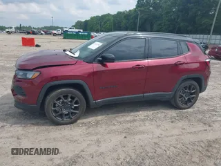 2022 Jeep Compass Latitude z VIN 3C4NJCBB2NT210970, wystawiony jako IAAI lot #42302790 z przebiegiem 27 999 mil mil oraz . Historia ofert i sprzedaży dostępna na DreamBid. Obrazek 14.