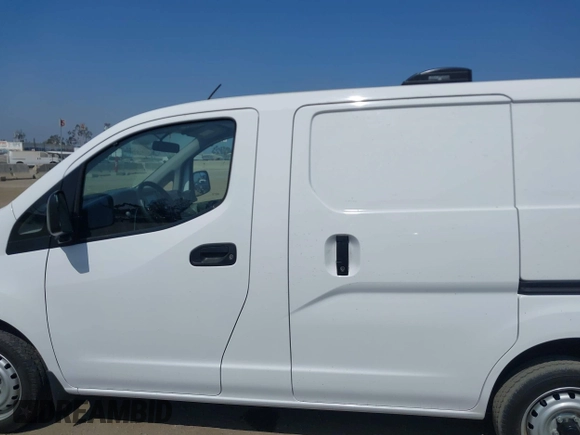 2019 Nissan NV200 SV with VIN 3N6CM0KN4KK710439, listed as a IAAI auction lot 42648330 with 33,060 mi miles and . Bid and sale history available at DreamBid. Image 15.