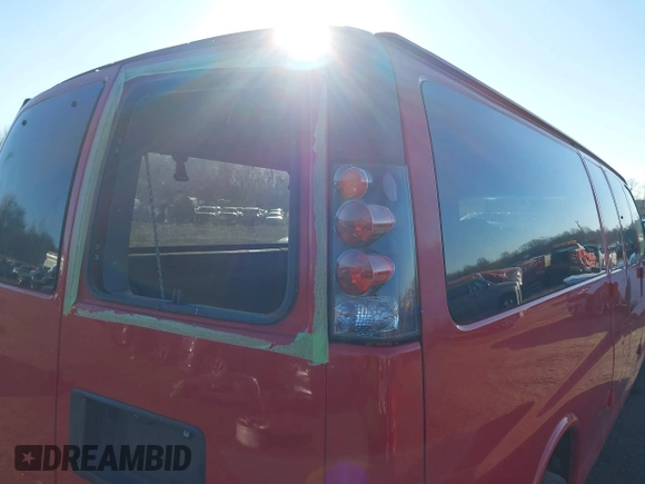 2012 Chevrolet Express Passenger 1LT z VIN 1GAZG1FG8C1109469, wystawiony jako IAAI lot #41319826 z przebiegiem 246 801 mil mil oraz . Historia ofert i sprzedaży dostępna na DreamBid. Obrazek 17.