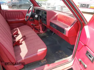 1992 Dodge Dakota "S" with VIN 1B7FL26X3NS677489, listed as a IAAI auction lot 42167931 with 108,582 mi miles. Bid and sale history available at carsss.com. Image 5.