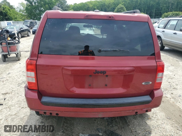 2015 Jeep Patriot Sport z VIN 1C4NJPBA3FD318729, wystawiony jako Copart lot #58304725 z przebiegiem 112 366 mil mil oraz Czysty tytuł • Clean title. Historia ofert i sprzedaży dostępna na DreamBid. Obrazek 6.
