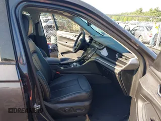 2023 Jeep Grand Cherokee z VIN 1C4RJYB69PC582211, wystawiony jako IAAI lot #40186115 z przebiegiem 3 119 mil mil oraz . Historia ofert i sprzedaży dostępna na DreamBid. Obrazek 5.