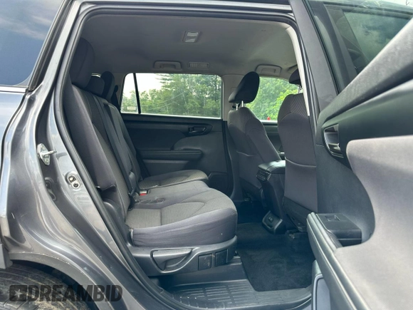 2021 Toyota Highlander L z VIN 5TDBZRBHXMS545583, wystawiony jako Copart lot #65928105 z przebiegiem 143 121 mil mil oraz Czysty tytuł • Clean title. Historia ofert i sprzedaży dostępna na DreamBid. Obrazek 7.