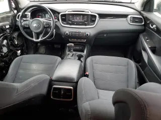 2016 Kia Sorento LX with VIN 5XYPG4A59GG183592, listed as a Copart auction lot 42480615 with 184,205 mi miles and Salvage Title. Bid and sale history available at carsss.com. Image 8.