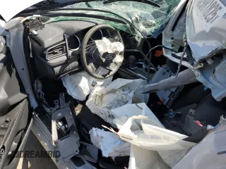 2024 Toyota Camry LE z VIN 4T1C11AK0RU197821, wystawiony jako Copart lot #52981825 z przebiegiem 35 396 mil mil oraz Szkody całkowita. Historia ofert i sprzedaży dostępna na DreamBid. Obrazek 8.