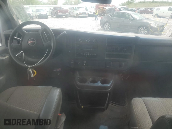 2017 GMC Savana Cargo z VIN 1GTW7AFF1H1146601, wystawiony jako Copart lot #56892085 z przebiegiem 125 805 mil mil oraz Czysty tytuł • Clean title. Historia ofert i sprzedaży dostępna na DreamBid. Obrazek 8.