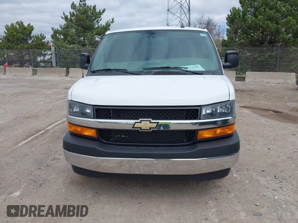 2021 Chevrolet Express Cargo z VIN 1GCWGAF75M1194461, wystawiony jako IAAI lot #42122648 z przebiegiem 64 047 mil mil oraz . Historia ofert i sprzedaży dostępna na DreamBid. Obrazek 12.