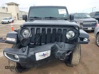 2021 Jeep Gladiator Freedom z VIN 1C6HJTAG4ML586999, wystawiony jako IAAI lot #41911751 z przebiegiem 81 030 mil mil oraz . Historia ofert i sprzedaży dostępna na DreamBid. Obrazek 12.