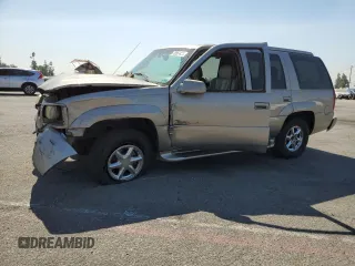 2000 Cadillac Escalade z VIN 1GYEK63R8YR228214, wystawiony jako Copart lot #73567434 z przebiegiem 235 399 mil mil oraz Szkody całkowita. Historia ofert i sprzedaży dostępna na DreamBid. Obrazek 1.