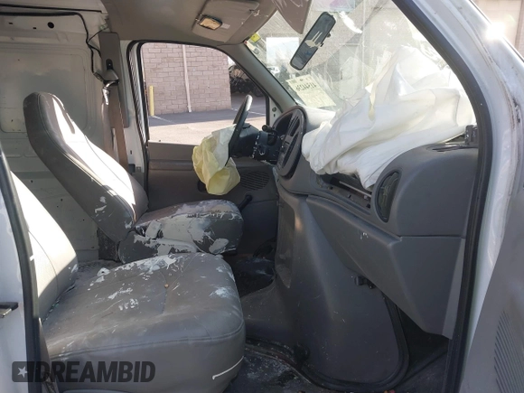 2000 Ford Econoline Cargo with VIN 1FTRE1427YHA09155, listed as a IAAI auction lot 41544236 with 32,275 mi miles. Bid and sale history available at carsss.com. Image 5.