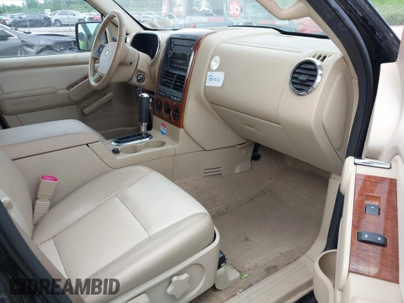 2006 Ford Explorer Eddie Bauer z VIN 1FMEU74806UA38750, wystawiony jako IAAI lot #42684165 z przebiegiem 140 550 mil mil oraz . Historia ofert i sprzedaży dostępna na DreamBid. Obrazek 5.