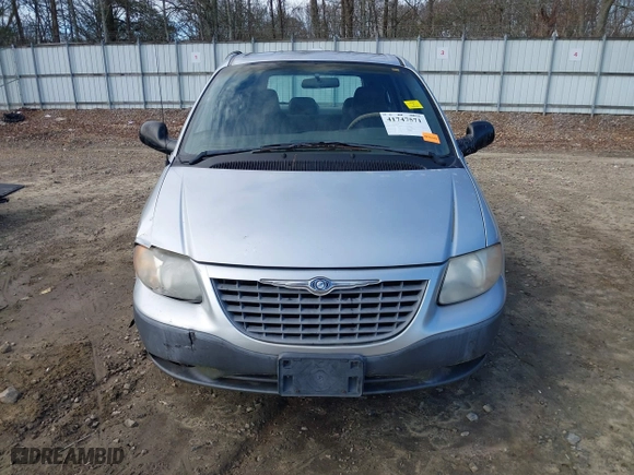 2001 Chrysler Voyager with VIN 1C4GJ25B51B278139, listed as a IAAI auction lot 41747571 with 84,688 mi miles. Bid and sale history available at carsss.com. Image 12.