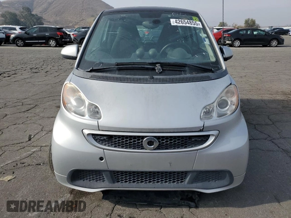2016 Smart fortwo Passion z VIN WMEEJ9AA5GK844503, wystawiony jako Copart lot #42654855 z przebiegiem Nie podano mil oraz Czysty tytuł • Clean title. Historia ofert i sprzedaży dostępna na DreamBid. Obrazek 5.