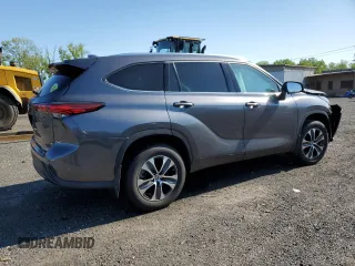 2021 Toyota Highlander XLE with VIN 5TDGZRBH4MS078778, listed as a Copart auction lot 56496855 with 35,563 mi miles and Salvage title. Bid and sale history available at DreamBid. Image 3.
