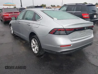 2024 Honda Accord LX z VIN 1HGCY1F22RA083914, wystawiony jako IAAI lot #41919521 z przebiegiem 33 106 mil mil oraz . Historia ofert i sprzedaży dostępna na DreamBid. Obrazek 3.