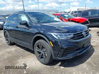 2023 Volkswagen Tiguan SE R-Line Black с VIN 3VV8B7AX1PM031316, выставлен на аукционе IAAI как лот 42230913 с пробегом 18 502 миль миль и . История ставок и продаж доступна на DreamBid. Изображение 1.