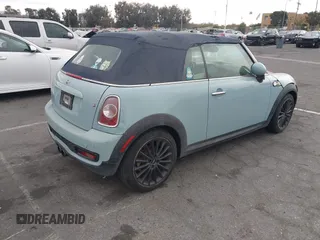 2013 MINI Convertible S с VIN WMWZP3C57DT551118, выставлен на аукционе IAAI как лот 41086617 с пробегом 108 049 миль миль и . История ставок и продаж доступна на DreamBid. Изображение 4.