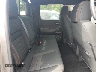 2024 Nissan Frontier SV z VIN 1N6ED1EJXRN648900, wystawiony jako Copart lot #56671275 z przebiegiem 10 471 mil mil oraz Nie do naprawy • Non repairable. Historia ofert i sprzedaży dostępna na DreamBid. Obrazek 10.