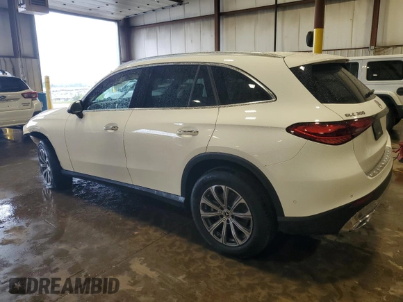 2025 Mercedes-Benz GLC 300 z VIN W1NKM4HB0SF282949, wystawiony jako Copart lot #56732965 z przebiegiem 9 971 mil mil oraz Szkoda całkowita • Salvage title. Historia ofert i sprzedaży dostępna na DreamBid. Obrazek 2.