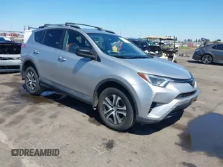 2017 Toyota RAV4 LE z VIN 2T3BFREV2HW551960, wystawiony jako IAAI lot #42675745 z przebiegiem 75 198 mil mil oraz . Historia ofert i sprzedaży dostępna na DreamBid. Obrazek 1.