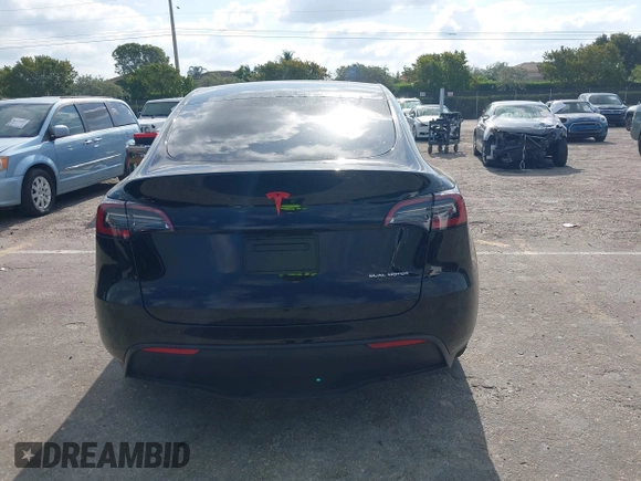 2024 Tesla Model Y Long Range z VIN 7SAYGDEE9RA293261, wystawiony jako IAAI lot #42118735 z przebiegiem 11 454 mil mil oraz . Historia ofert i sprzedaży dostępna na DreamBid. Obrazek 17.
