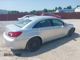 2007 Chrysler Sebring z VIN 1C3LC46K17N522352, wystawiony jako IAAI lot #42346460 z przebiegiem 157 745 mil mil oraz . Historia ofert i sprzedaży dostępna na DreamBid. Obrazek 4.