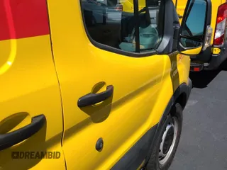 2019 Ford Transit z VIN 1FTYR3XM3KKA38669, wystawiony jako IAAI lot #42619599 z przebiegiem 135 929 mil mil oraz . Historia ofert i sprzedaży dostępna na DreamBid. Obrazek 7.