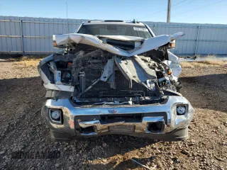 2018 GMC Sierra 2500HD SLT with VIN 1GT12TEY0JF224060, listed as a Copart auction lot 85872984 with 0 mi miles and Salvage Title. Bid and sale history available at carsss.com. Image 5.