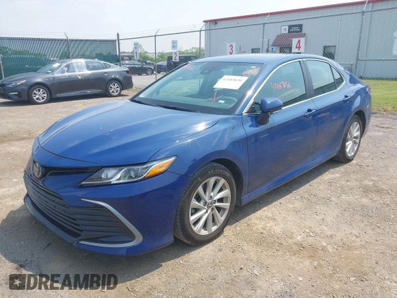 2023 Toyota Camry LE z VIN 4T1R11AK9PU180068, wystawiony jako IAAI lot #42483656 z przebiegiem 59 312 mil mil oraz . Historia ofert i sprzedaży dostępna na DreamBid. Obrazek 2.