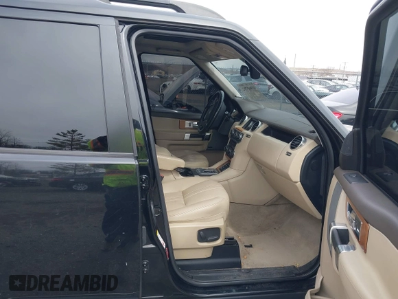 2016 Land Rover LR4 HSE z VIN SALAG2V65GA797187, wystawiony jako IAAI lot #41848792 z przebiegiem 92 368 mil mil oraz . Historia ofert i sprzedaży dostępna na DreamBid. Obrazek 5.