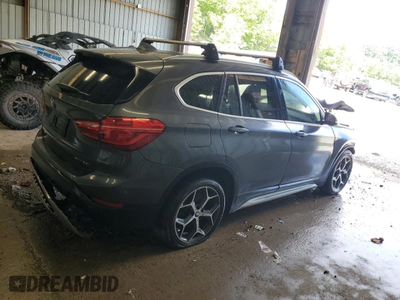 2018 BMW X1 xDrive28i z VIN WBXHT3C31J5L28049, wystawiony jako Copart lot #57496465 z przebiegiem 117 591 mil mil oraz Czysty tytuł • Clean title. Historia ofert i sprzedaży dostępna na DreamBid. Obrazek 3.