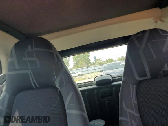 2009 Smart fortwo Pure with VIN WMEEJ31X59K218003, listed as a Copart auction lot 62413775 with 82,711 mi miles and Salvage title. Bid and sale history available at DreamBid. Image 10.