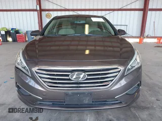 2016 Hyundai Sonata SE z VIN 5NPE24AF3GH372746, wystawiony jako IAAI lot #42343113 z przebiegiem 146 919 mil mil oraz . Historia ofert i sprzedaży dostępna na DreamBid. Obrazek 12.