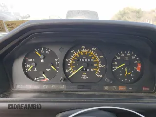 1986 Mercedes-Benz 300 E z VIN WDBEA30D7GA264150, wystawiony jako Copart lot #48736065 z przebiegiem 139 066 mil mil oraz Czysty tytuł • Clean title. Historia ofert i sprzedaży dostępna na DreamBid. Obrazek 9.