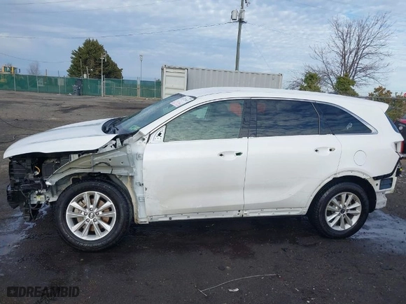 2019 Kia Sorento LX V6 with VIN 5XYPG4A50KG559055, listed as a IAAI auction lot 41472343 with NaN miles. Bid and sale history available at carsss.com. Image 15.