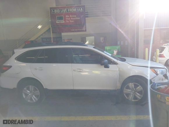2015 Subaru Outback 2.5i with VIN 4S4BSAAC8F3223438, listed as a IAAI auction lot 41389949 with 138,031 mi miles. Bid and sale history available at carsss.com. Image 14.