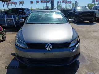 2011 Volkswagen Jetta Sedan SE PZEV with VIN 3VWDZ7AJ0BM306023, listed as a IAAI auction lot 42059241 with 176,879 mi miles. Bid and sale history available at carsss.com. Image 12.