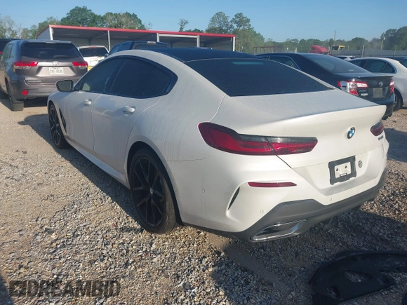 2022 BMW 8 Series 840i with VIN WBAGV2C01NCJ90613, listed as a IAAI auction lot 41997214 with 28,014 mi miles. Bid and sale history available at carsss.com. Image 3.