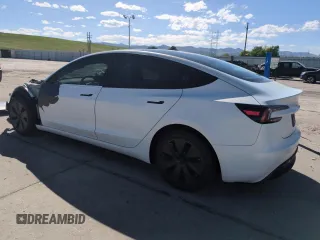 2025 Tesla Model 3 Long Range z VIN 5YJ3E1EA0SF931348, wystawiony jako Copart lot #57074935 z przebiegiem 2 153 mil mil oraz Szkoda całkowita • Salvage title. Historia ofert i sprzedaży dostępna na DreamBid. Obrazek 2.