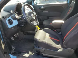 2017 FIAT 500 Abarth z VIN 3C3CFFFH6HT700314, wystawiony jako Copart lot #76955754 z przebiegiem 75 046 mil mil oraz Szkody całkowita. Historia ofert i sprzedaży dostępna na DreamBid. Obrazek 7.