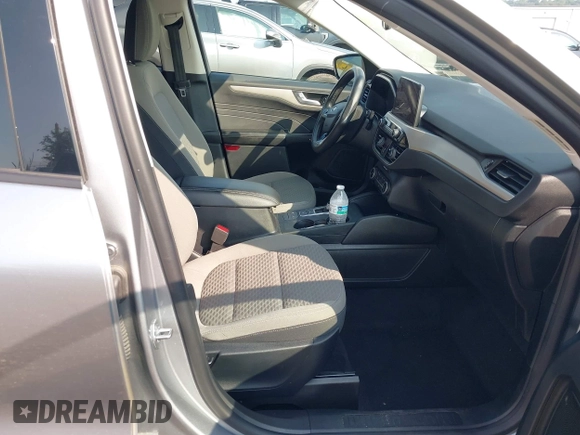 2021 Ford Escape SE with VIN 1FMCU9G68MUB26987, listed as a IAAI auction lot 42476747 with 40,285 mi miles and . Bid and sale history available at DreamBid. Image 5.