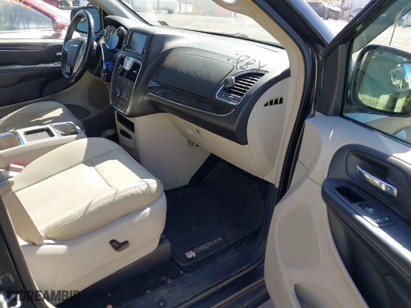 2011 Chrysler Town & Country Touring-L with VIN 2A4RR8DG1BR645357, listed as a IAAI auction lot 41770340 with 144,087 mi miles. Bid and sale history available at carsss.com. Image 5.