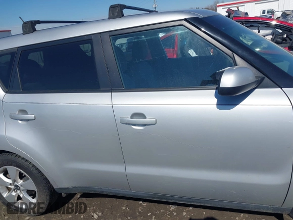 2018 Kia Soul with VIN KNDJN2A24J7575650, listed as a IAAI auction lot 41668389 with 88,759 mi miles. Bid and sale history available at carsss.com. Image 13.