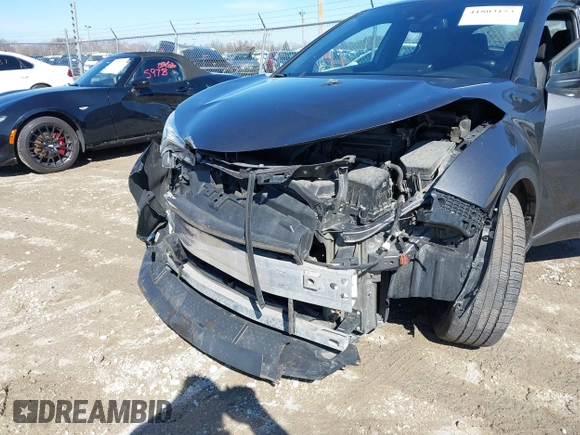 2018 Toyota C-HR XLE z VIN NMTKHMBX5JR042941, wystawiony jako IAAI lot #41803153 z przebiegiem 110 220 mil mil oraz . Historia ofert i sprzedaży dostępna na DreamBid. Obrazek 6.