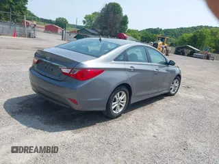 2014 Hyundai Sonata GLS z VIN 5NPEB4AC9EH890122, wystawiony jako IAAI lot #42405284 z przebiegiem 128 666 mil mil oraz . Historia ofert i sprzedaży dostępna na DreamBid. Obrazek 4.
