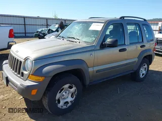 2007 Jeep Liberty Sport with VIN 1J8GL48K97W535993, listed as a IAAI auction lot 42200633 with 136,773 mi miles. Bid and sale history available at carsss.com. Image 2.