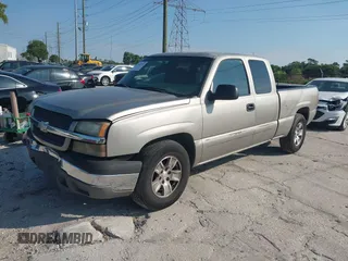 2003 Chevrolet Silverado 1500 LS with VIN 2GCEC19XX31244508, listed as a IAAI auction lot 42052595 with 164,683 mi miles. Bid and sale history available at carsss.com. Image 2.