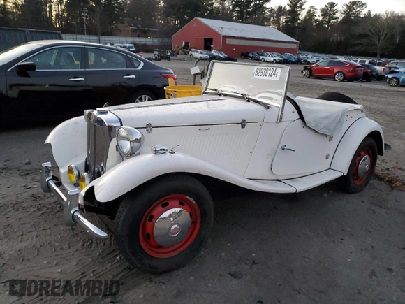 1971 Volkswagen Beetle with VIN 1112313102, listed as a Copart auction lot 82938124 with 3,677 mi miles and Salvage Title. Bid and sale history available at DreamBid. Image 1.