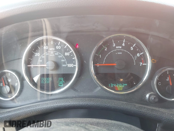 2015 Jeep Wrangler Unlimited Rubicon z VIN 1C4BJWFG4FL598033, wystawiony jako IAAI lot #42435523 z przebiegiem 134 202 mil mil oraz . Historia ofert i sprzedaży dostępna na DreamBid. Obrazek 7.