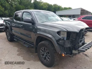 2023 Toyota Tacoma SR5 z VIN 3TMAZ5CN3PM201025, wystawiony jako IAAI lot #42464709 z przebiegiem 49 233 mil mil oraz . Historia ofert i sprzedaży dostępna na DreamBid. Obrazek 1.